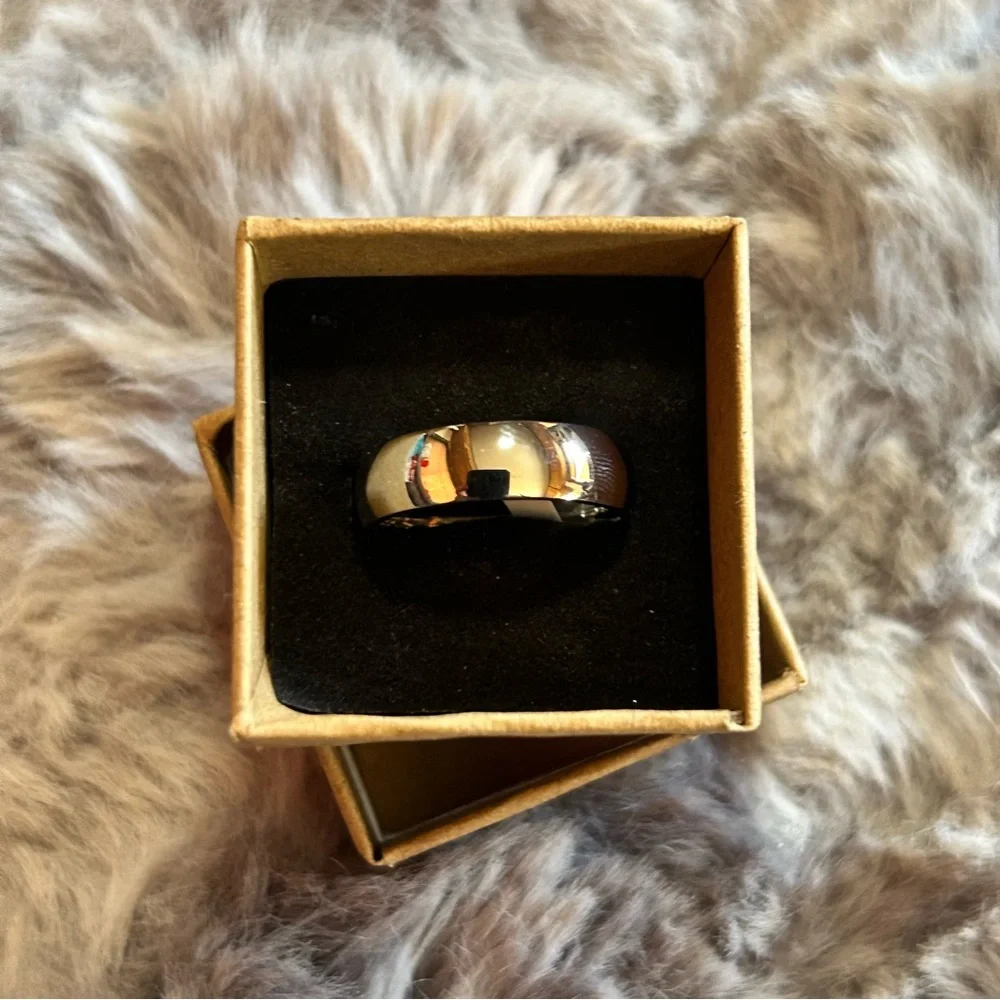 Men’s 6mm polished Titanium comfort band wedding ring NIB 9